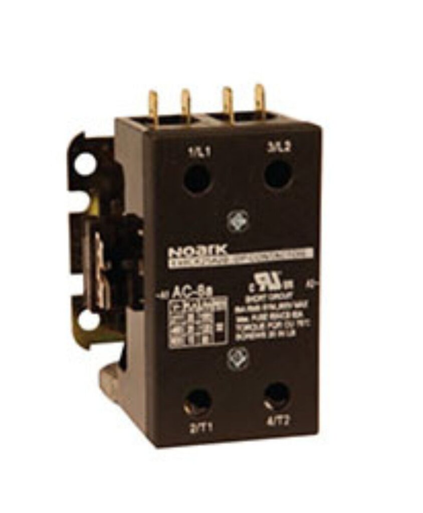 Componente eléctrico rectangular de color negro con tres conectores de latón en la parte superior y panel rotulado en la parte delantera, con texto y diagramas.