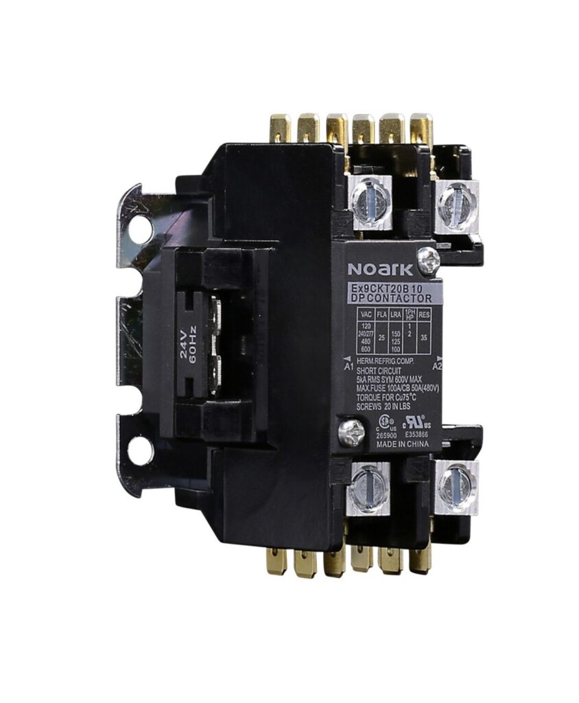 Contactor Noark negro con tornillos y etiquetas visibles, utilizado para el control de circuitos eléctricos.