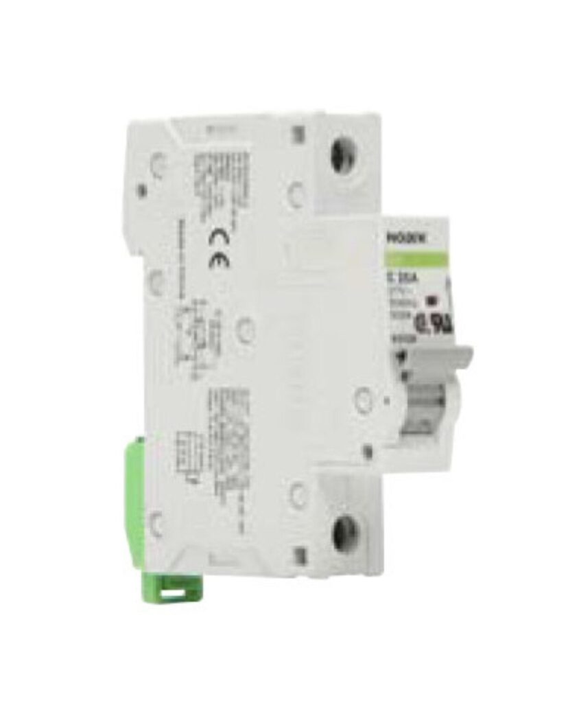 Un disyuntor blanco con etiquetado e interruptor de palanca, mostrado desde el lateral.