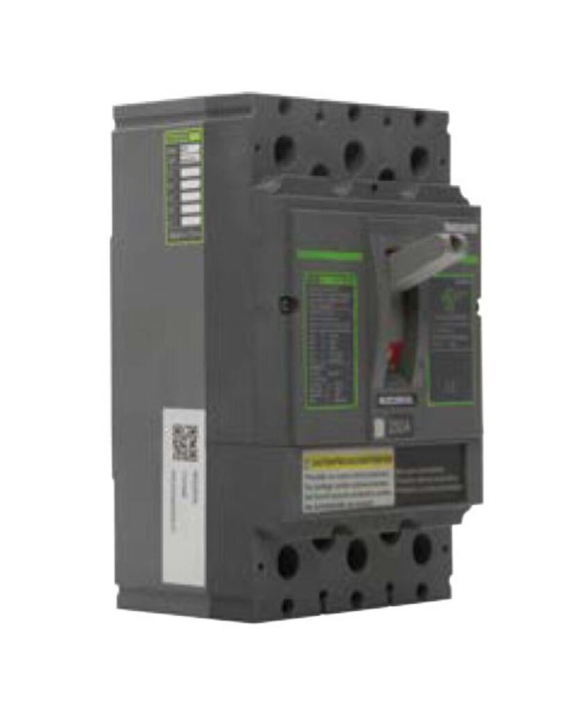 Un disyuntor eléctrico gris con un interruptor y etiquetas en su panel frontal, con múltiples orificios para tornillos para su instalación.
