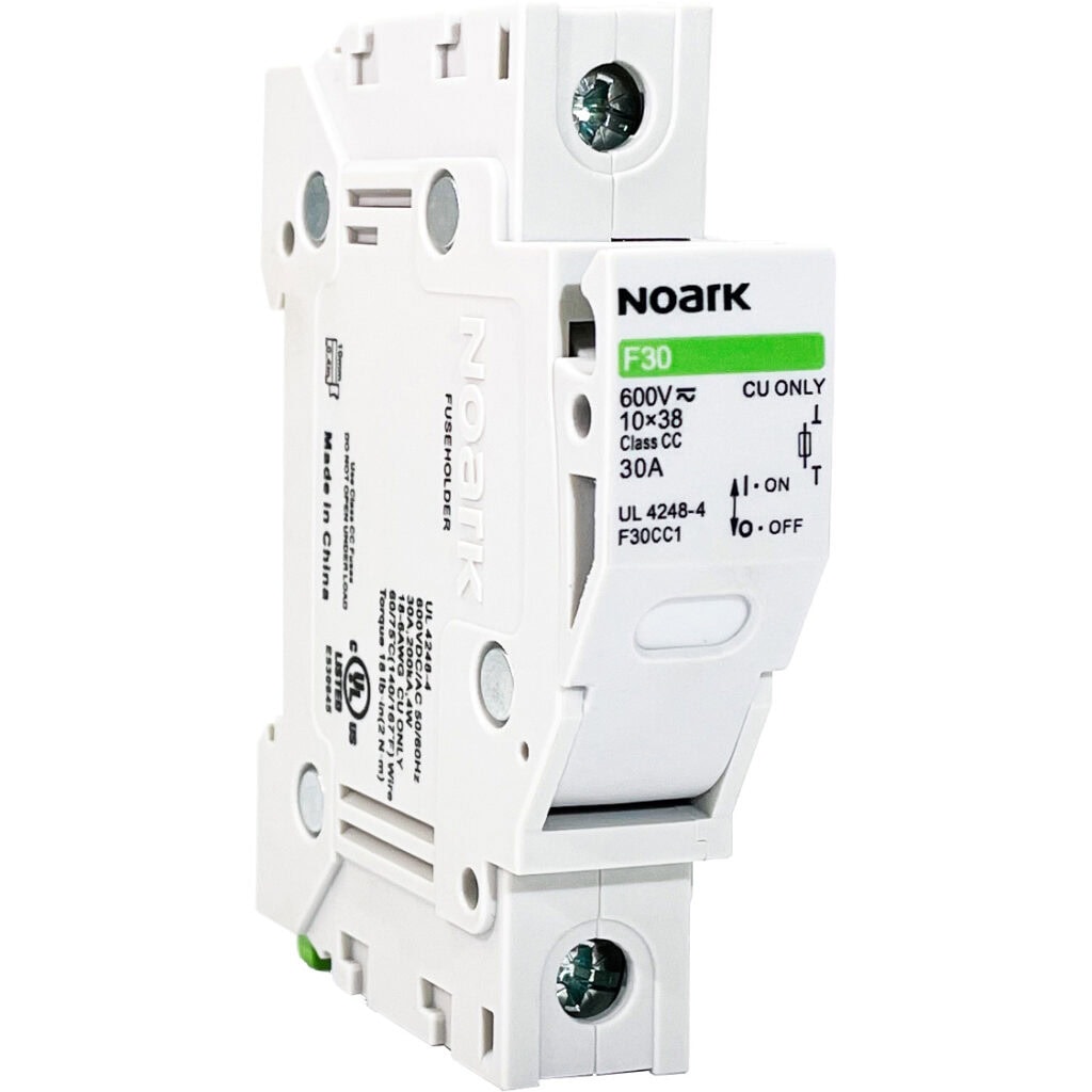 El disyuntor Noark F30, diseñado para sistemas fotovoltaicos, presenta especificaciones claras como 600 V y 30 A con un interruptor ON/OFF. Fabricado en China.