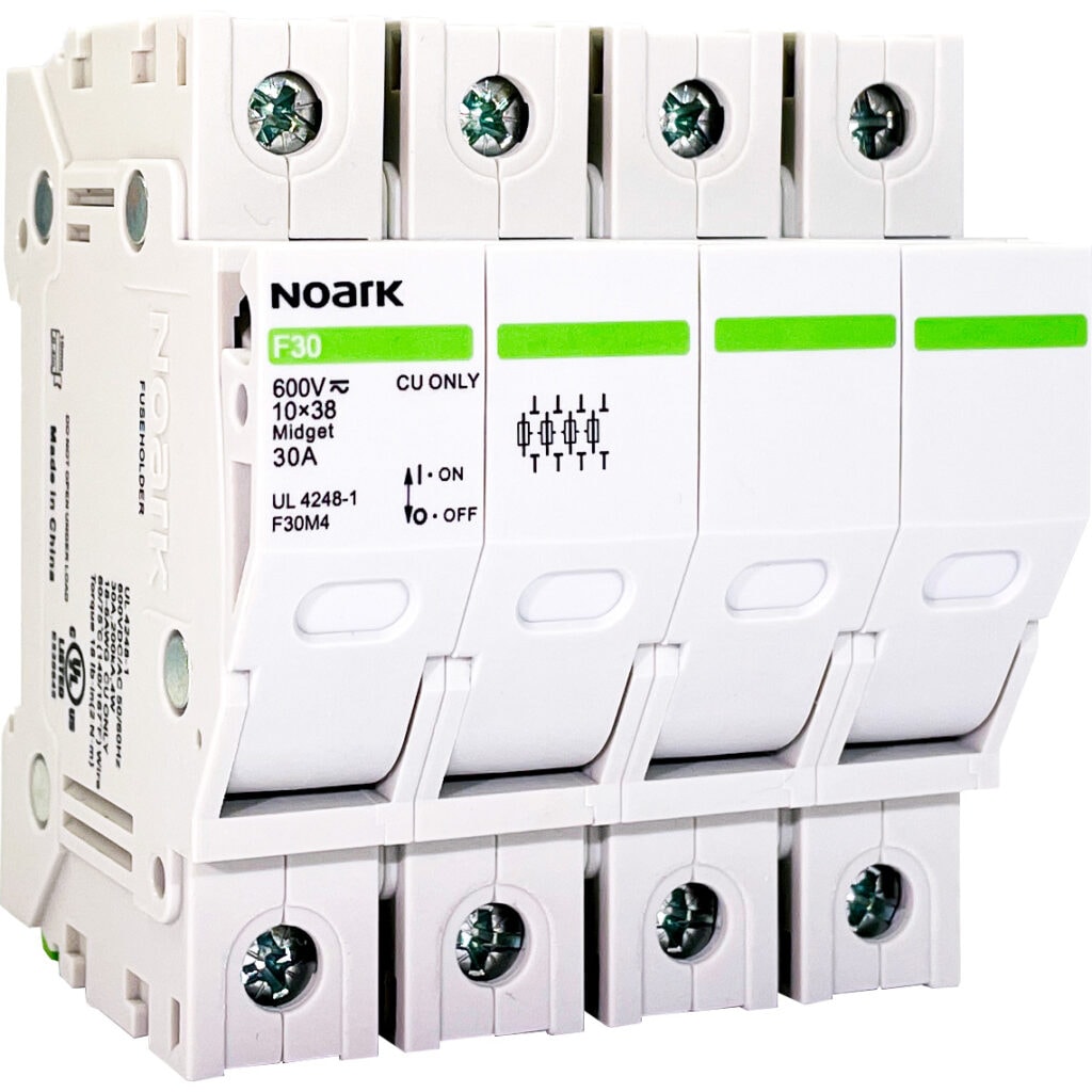 Un disyuntor Noark F30 con cuatro interruptores, etiquetado para 600V, enano 10x38, 30A. Incluye marcas On/Off y tiene acentos verdes con un diagrama de circuito.