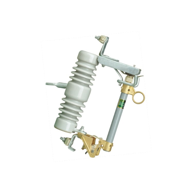 Cortacircuito fusible de línea eléctrica gris y blanco con aislador, diseñado para la protección de circuitos en la distribución de energía, con componentes metálicos y asa circular.