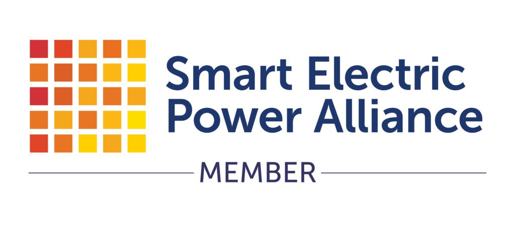 Logotipo de la Smart Electric Power Alliance con una cuadrícula de cuadrados naranjas y amarillos a la izquierda y el texto "Smart Electric Power Alliance Member" a la derecha.